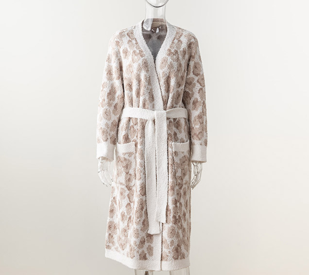 Leopard Jacquard Flat-Knit Robe with Unified Solid White Trims – Premium Winter Sourcing