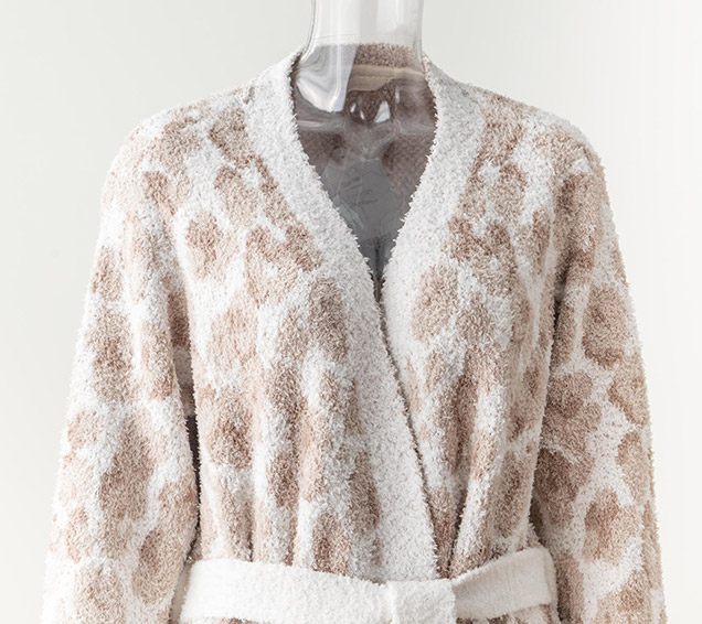 Leopard Jacquard Flat-Knit Robe with Unified Solid White Trims – Premium Winter Sourcing
