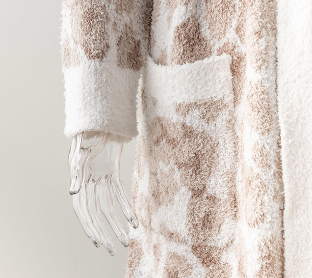 Leopard Jacquard Flat-Knit Robe with Unified Solid White Trims – Premium Winter Sourcing