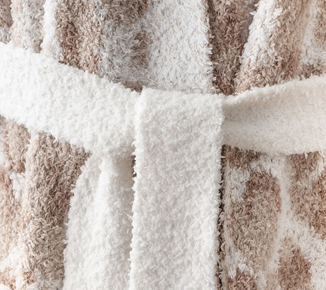 Leopard Jacquard Flat-Knit Robe with Unified Solid White Trims – Premium Winter Sourcing