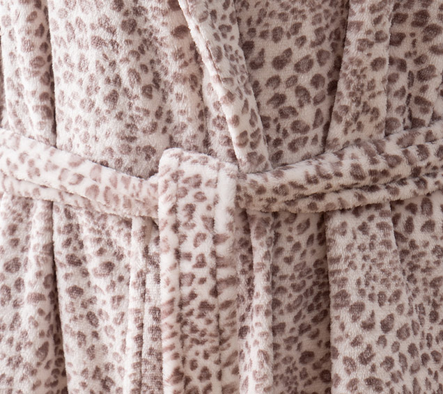 Classic Leopard-Printed Flannel Shawl Collar Robe – B2B Supplier Direct