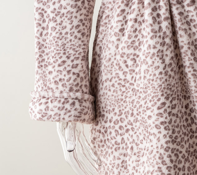Classic Leopard-Printed Flannel Shawl Collar Robe – B2B Supplier Direct